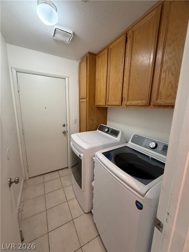 Building Photo - 2712 Pastel Ave