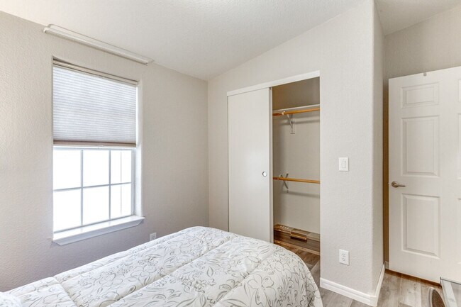 Building Photo - 10650 S Avenida Compadres