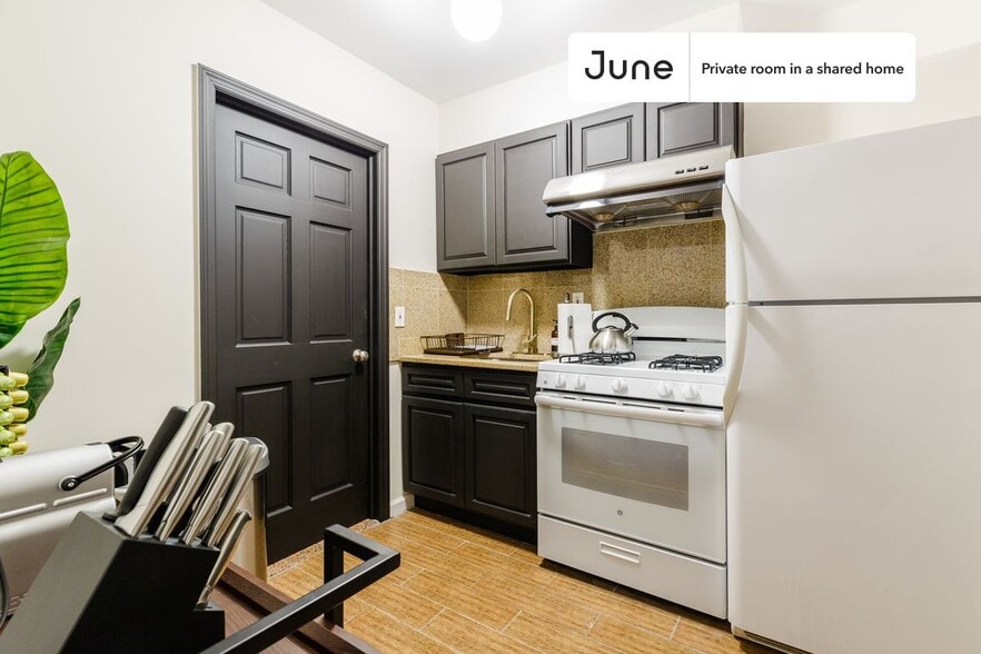 Building Photo - Room in Shared 3 bed/1 bath home