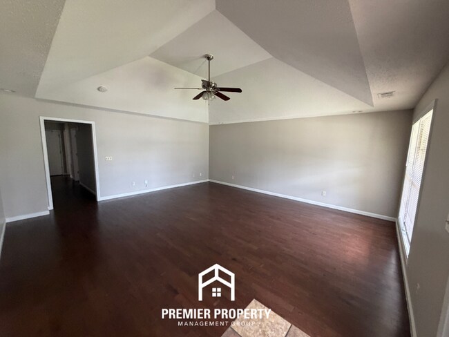 Building Photo - Charming 3BR/2BA Tuscaloosa Home | High Vaulted Ceilings, Hardwood Floors & Fenced Yard