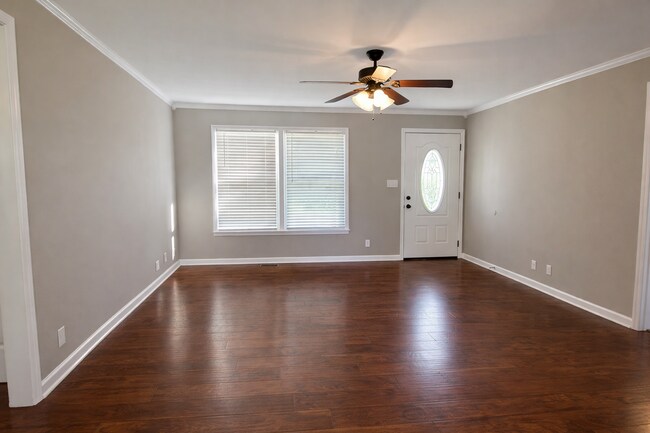 Building Photo - $1500 3 Bedroom 2 Bath Modern Brick Home!