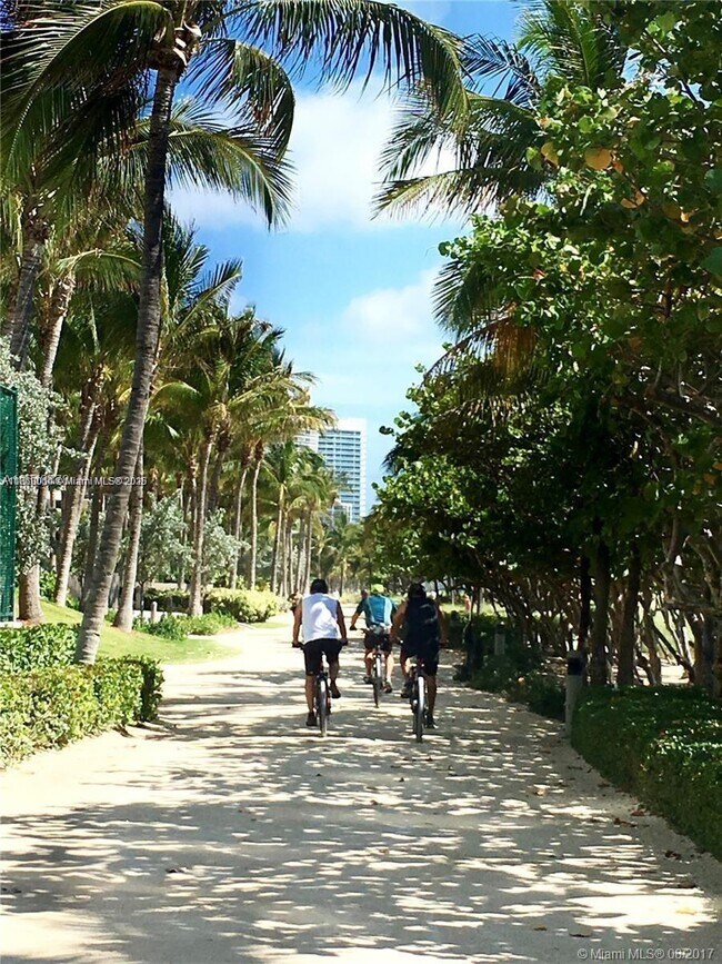 Building Photo - 10275 Collins Ave