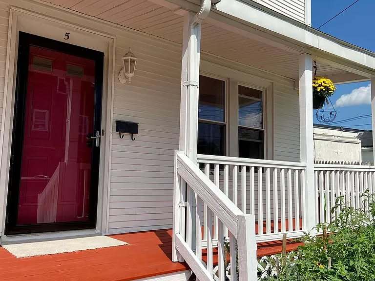 Building Photo - 5 Sheridan Cir