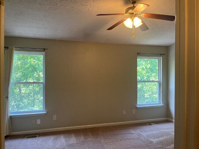 Building Photo - "Spacious 3-Bedroom Townhouse Retreat with Fireplace & Hardwood Floors in Antioch!"
