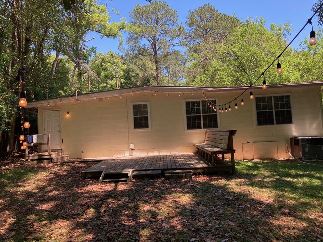 Building Photo - 4 bed 2 bath Minutes from FSU! available A...