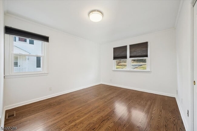 Building Photo - 272 Mt Kemble Ave