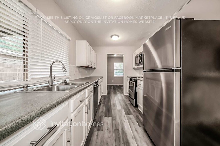Building Photo - 2709 Clover Valley Dr