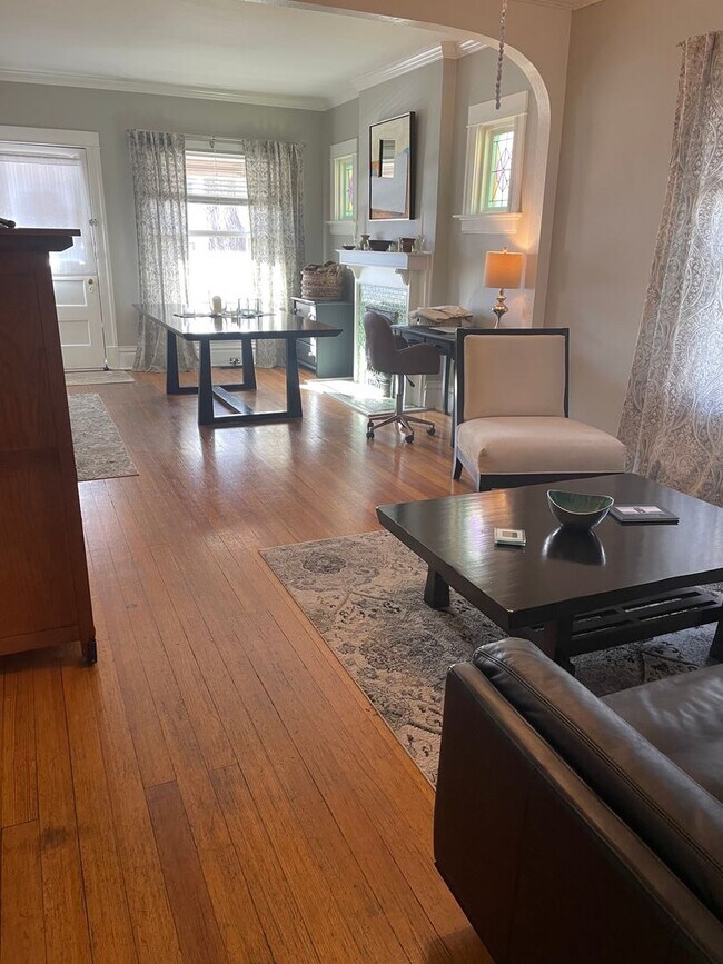 Building Photo - Charming duplex available in Cherry Creek North, one of Denver’s most sought-after neighborhoods!