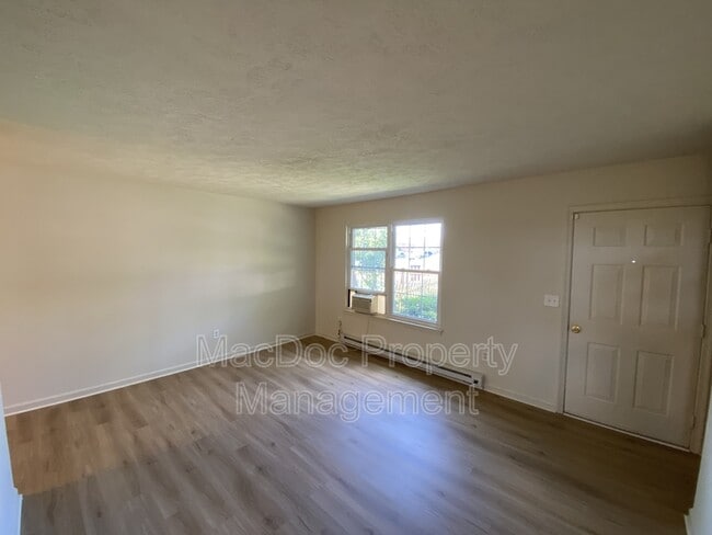 Building Photo - 624 Highview Ct