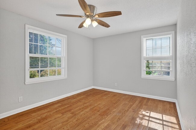 Building Photo - Your Next Home Awaits: 4BR/2BA in Desirable Prairie Village Location!