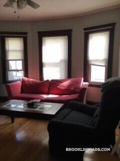 Building Photo - 157 Thorndike St