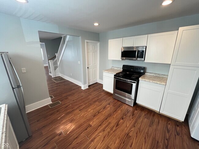 Building Photo - 3727 N Kenwood Ave