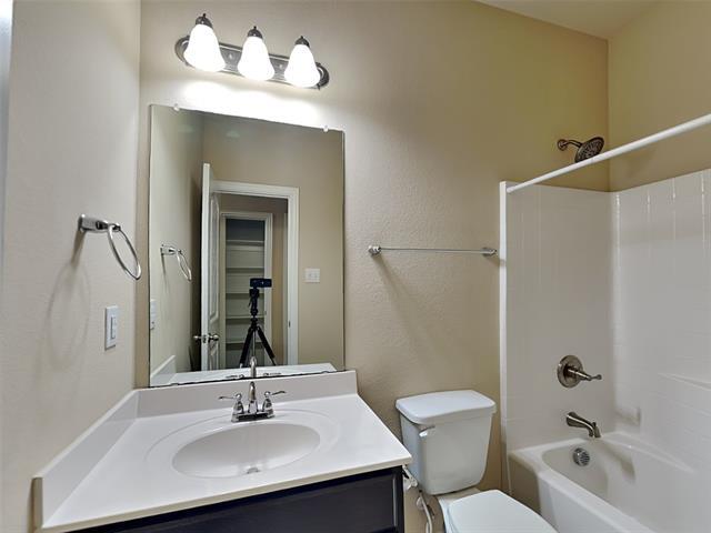 Building Photo - 611 Jennie Marie Cir