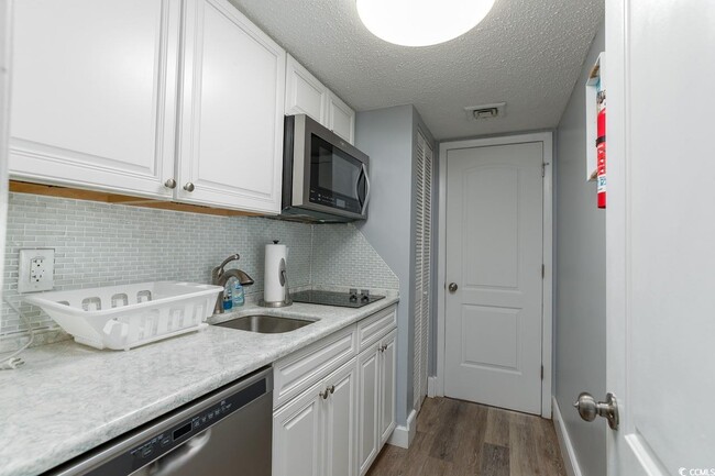 Building Photo - 201 75th Ave N