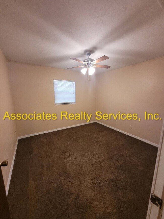 Building Photo - Cute Home In Deer Run, 3br /2ba!!!!!!