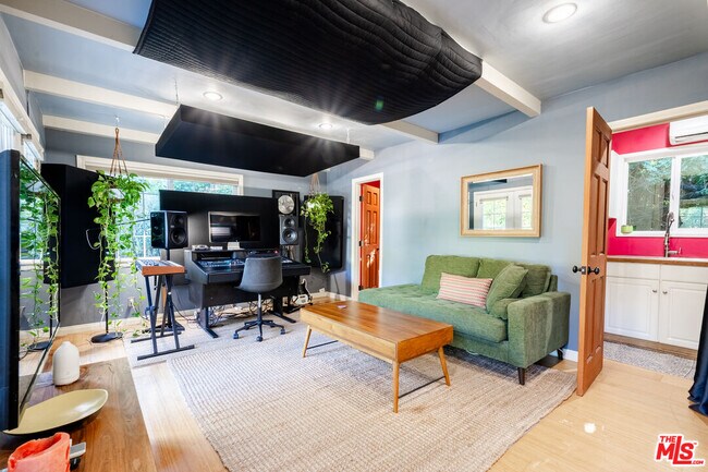 Building Photo - 17401 Londelius St