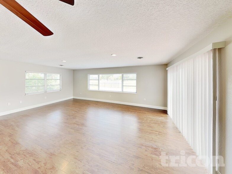 Building Photo - 1006 Barton Blvd