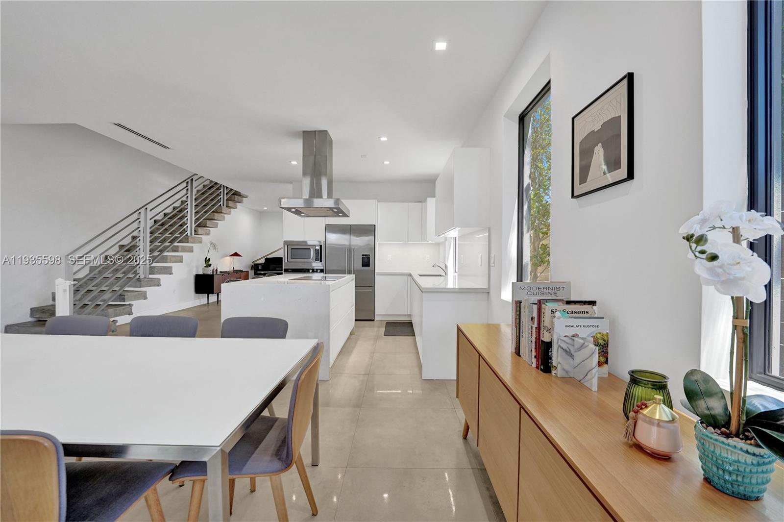 Building Photo - 3465 SW 3rd Ave