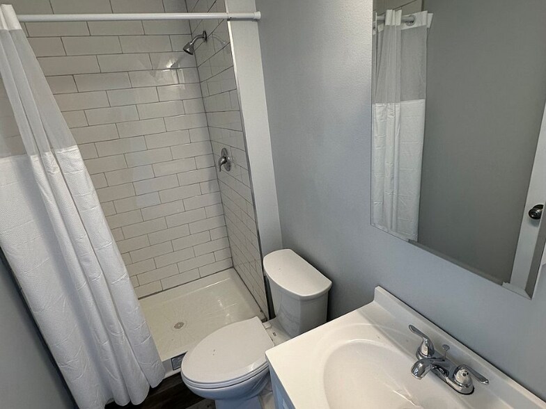 Building Photo - 1823 Oak Park Ave