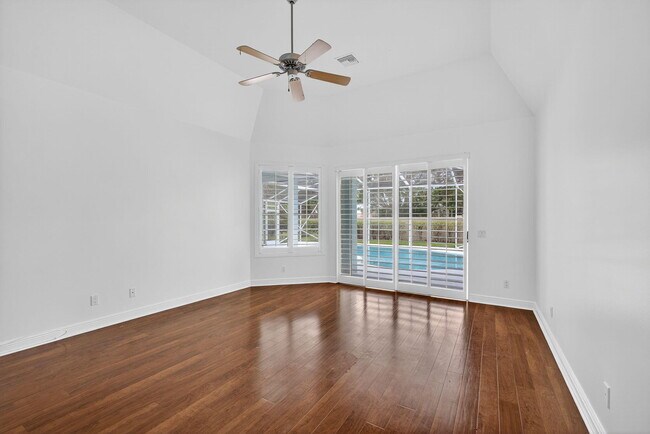 Building Photo - 8401 SE Ketch Ct