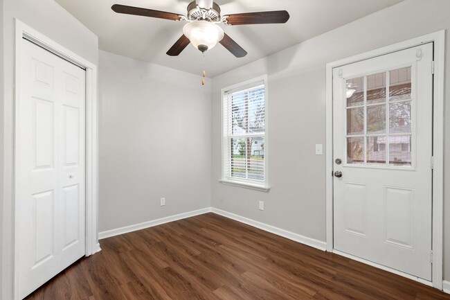 Building Photo - Charming 1 Bedroom, 1 Bath Home Minutes Fr...
