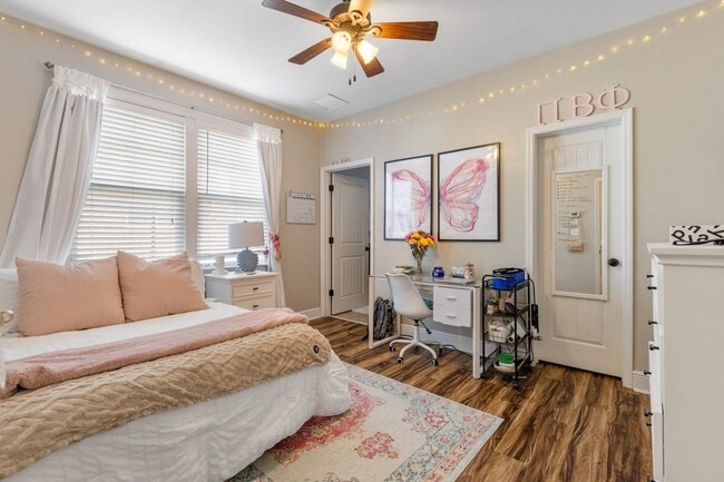 Building Photo - 256 Soho Ct