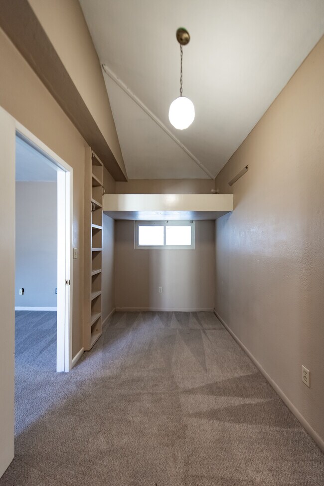 Building Photo - 2448 S Engler Ave