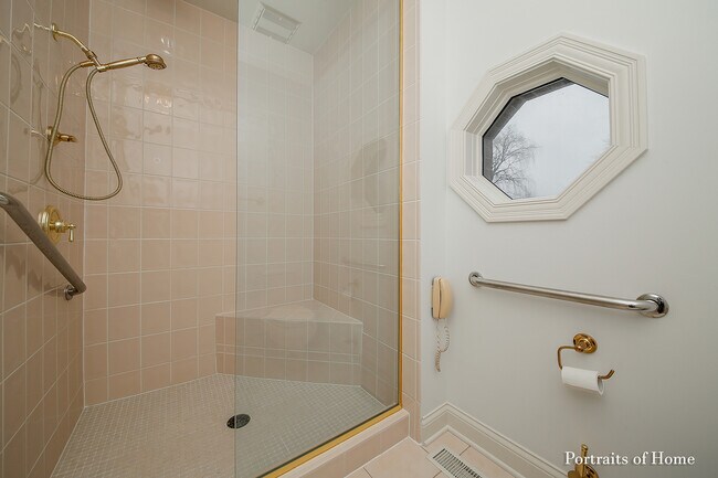 Building Photo - 1115 Bridgeview Ln