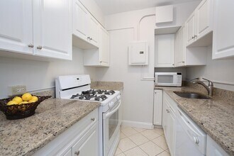 Building Photo - 1454 Beacon St