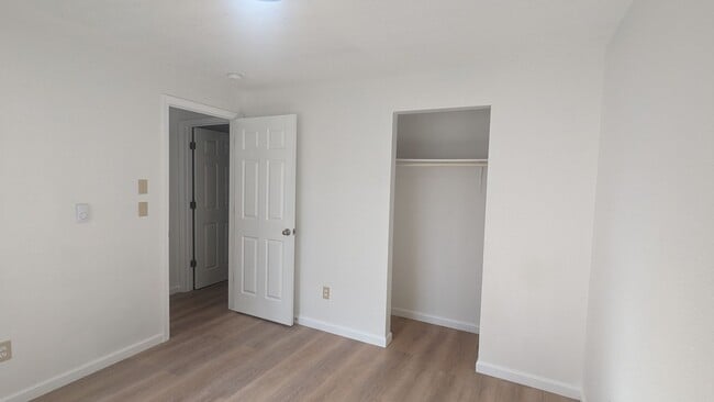 Building Photo - 4300 Sunset Blvd