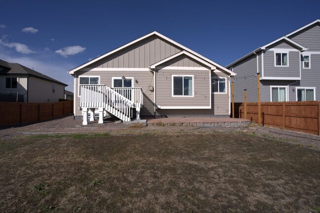 Building Photo - 5 Bed 3 Bath 3 Car Garage Rancher!!!