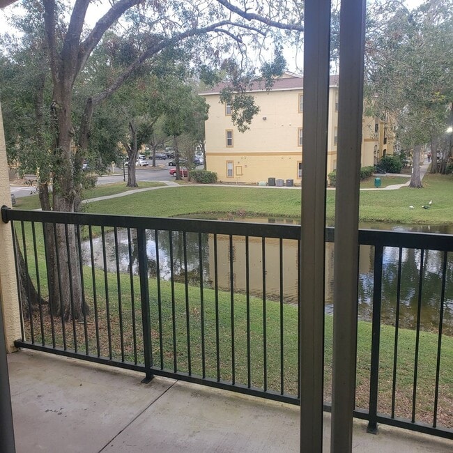 Building Photo - Water view! great 2nd floor 1bed/1bath in desirable Pinnacle at Carrollwood condo