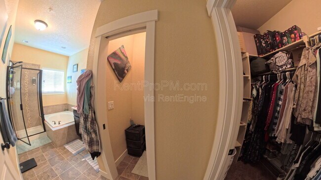 Building Photo - 5021 Brookfield Dr