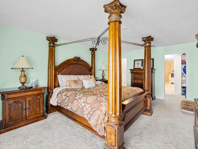 Building Photo - 165 Crispin St