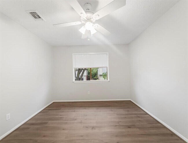 Building Photo - 23227 Timberbrook Dr