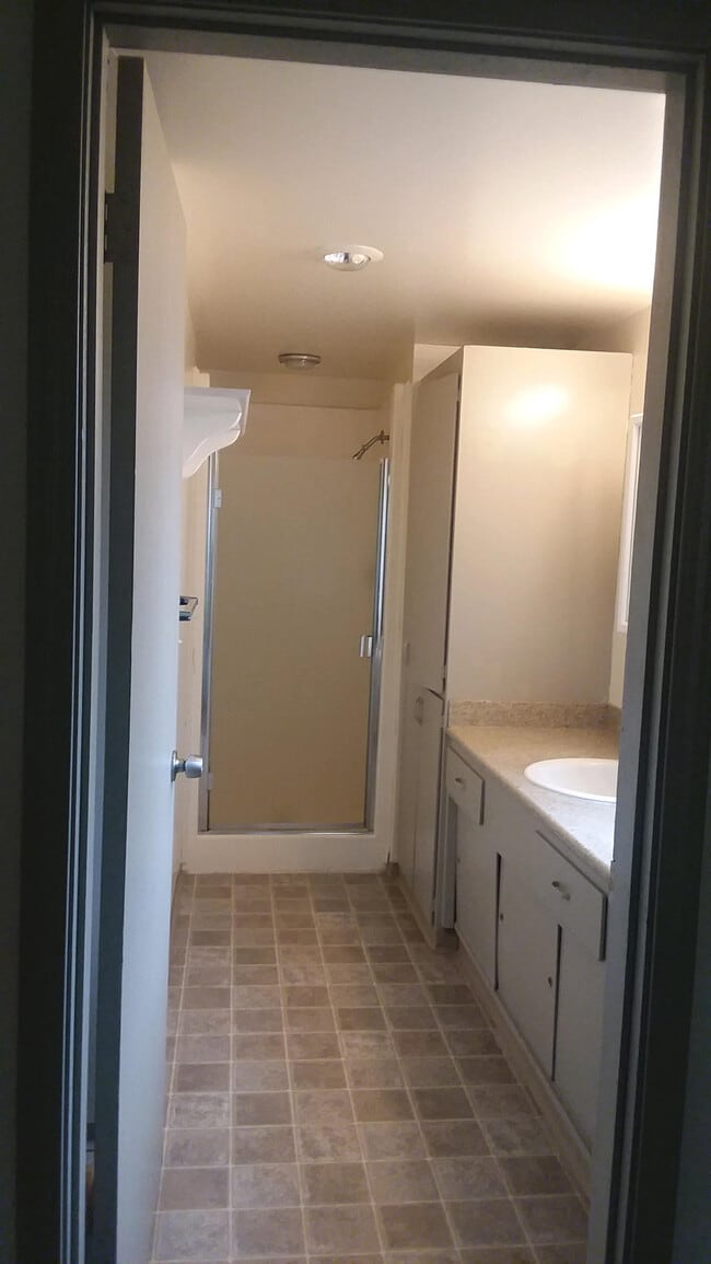 Building Photo - Country Squire Apartments - 2 bedrooms