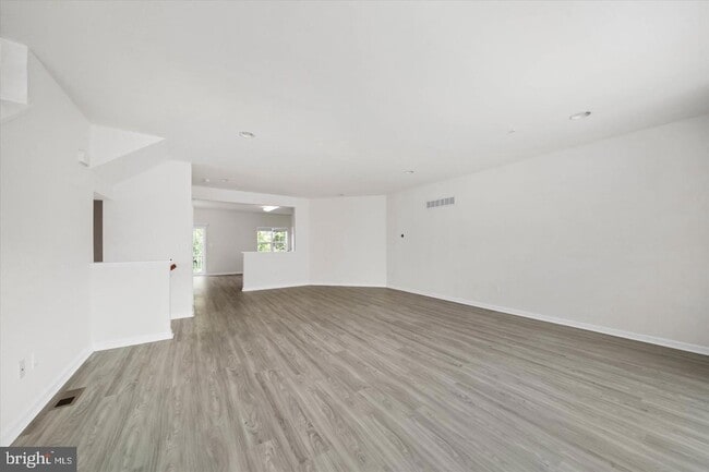 Building Photo - 26 Munro Rd