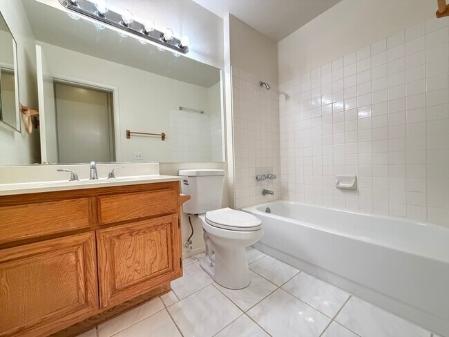 Building Photo - Carry Over Showing: This property has been shown before and will be rented to the first most qual...