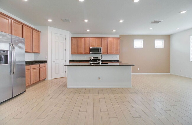 Building Photo - 1106 E Regent Dr