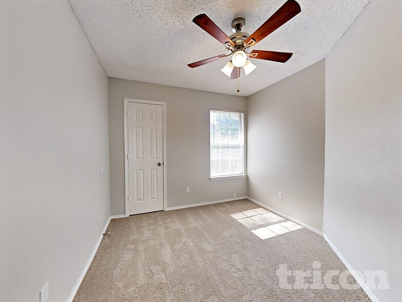 Building Photo - 900 Freshwood Ct