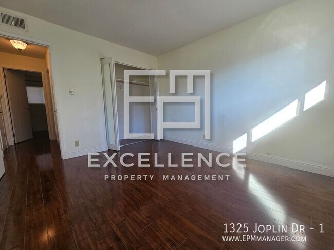 Building Photo - 1325 Joplin Dr