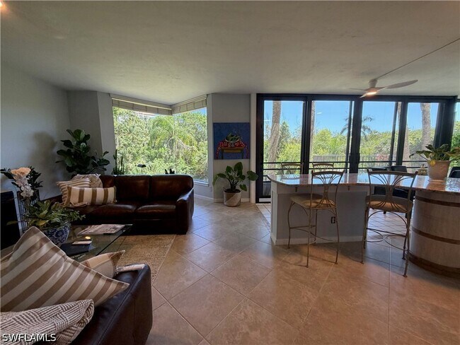 Building Photo - 5555 Heron Point Dr