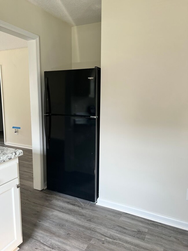 Building Photo - 3 Bedroom 2 Bath House on Solera Available...