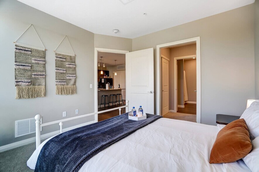 Building Photo - 433 W Rich St