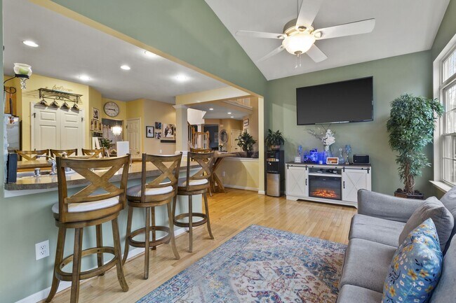 Building Photo - Located In Townsend Village