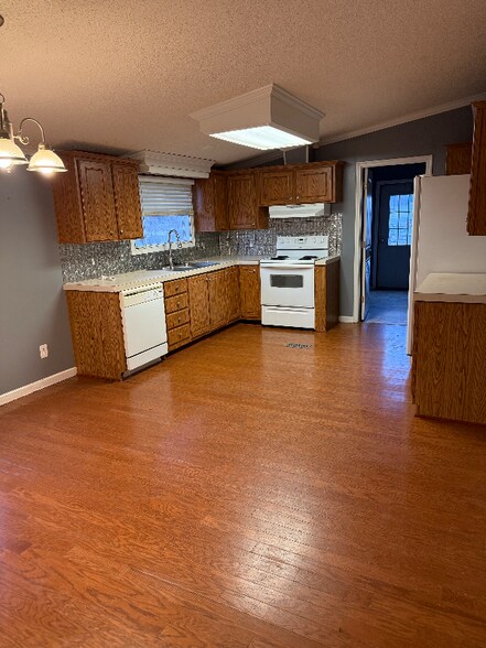 Building Photo - 5407 Alma Hwy