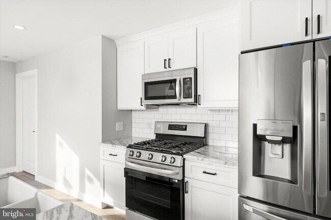 Building Photo - 92 Pennwood Dr