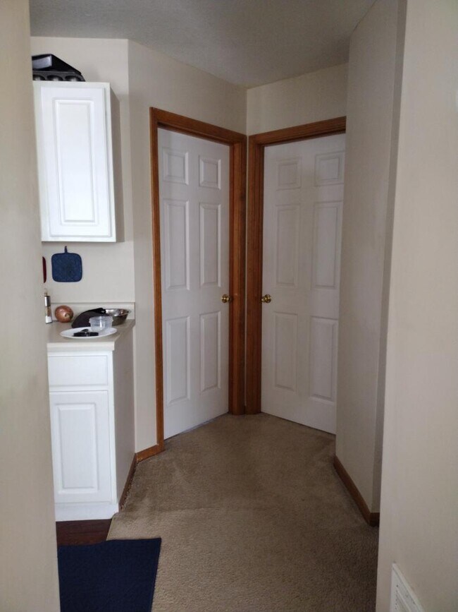 Building Photo - 950 Monterey Way