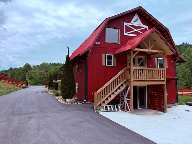 Building Photo - 124 Happy Family Rd