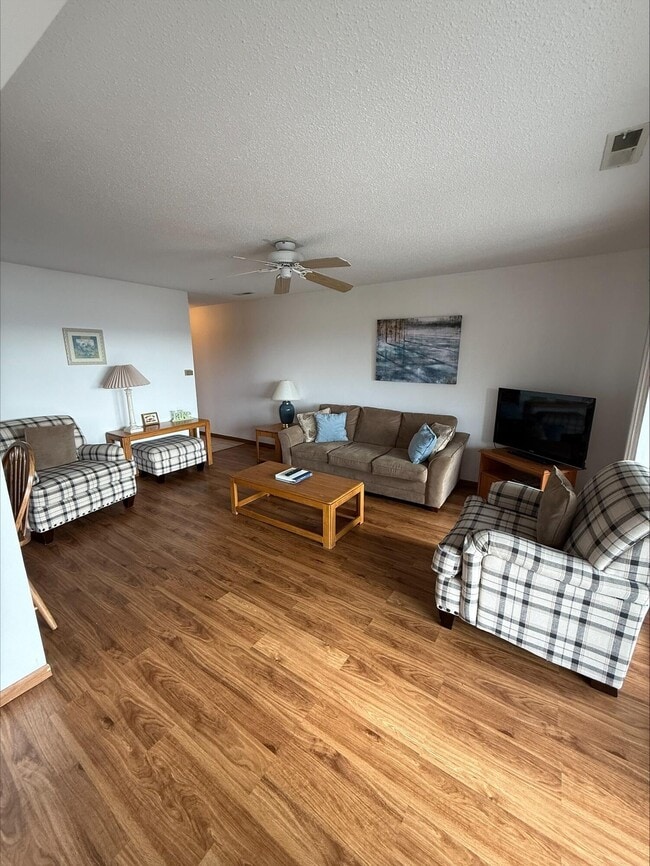 Building Photo - 3 Treehouse Ln